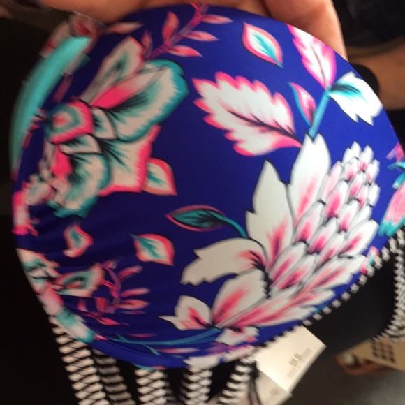 Shade & Shore Bikini swimsuit Top - Picture 6 of 7